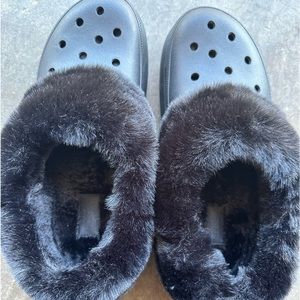Black crocs